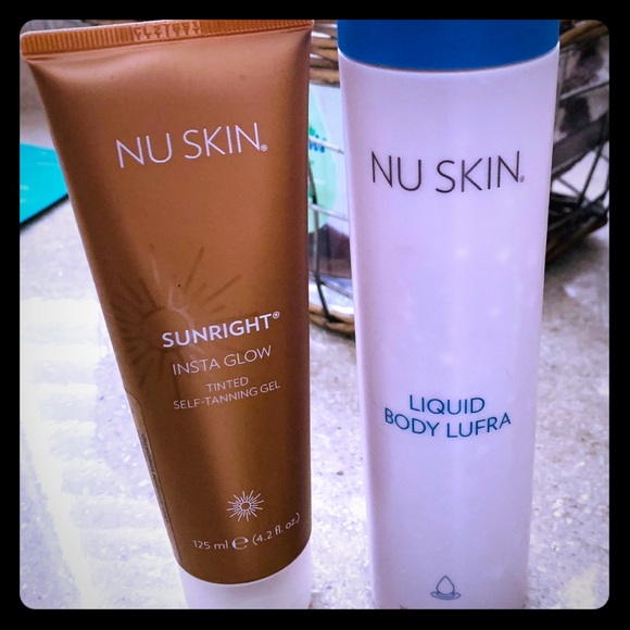 Tanning gel with exfoliator